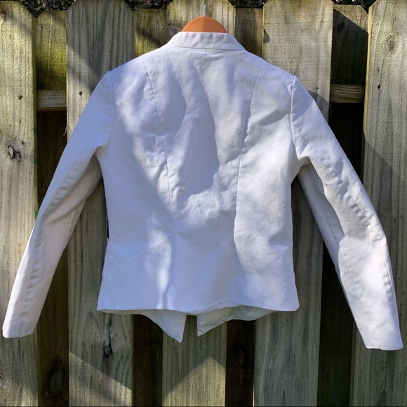 Minimalist White/Black Colorblock Jacket - Picture 2 of 6